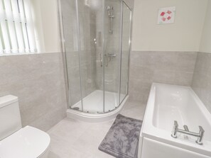 Mökki | Kylpyhuone | Suihku