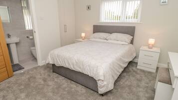 Cottage | 4 bedrooms, individually decorated, individually furnished, free WiFi