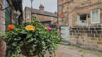 Cottage | Property grounds