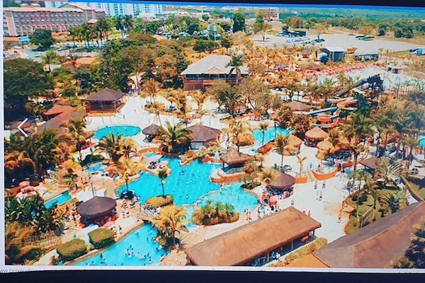 Apartment | Kolam renang | 5 kolam renang tertutup