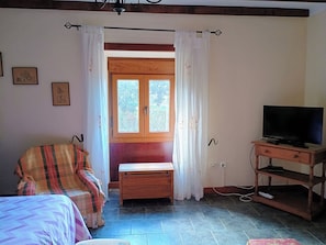 2 bedrooms, in-room safe, iron/ironing board, travel crib