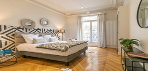 3 slaapkamers, een kluis op de kamer, een bureau, een laptopwerkplek