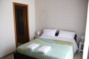 Bureau, lits bébé (en supplément), Wi-Fi gratuit, draps fournis