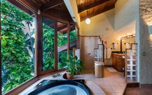 Luxury House | Bathroom shower