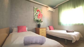 5 bedrooms, iron/ironing board, free WiFi