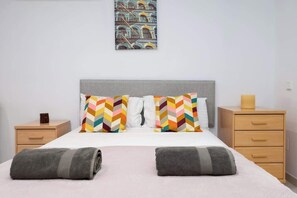 5 habitaciones, tabla de planchar con plancha y wifi gratis 