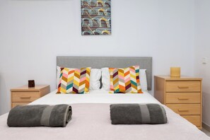 5 habitaciones, tabla de planchar con plancha y wifi gratis 