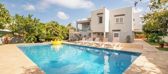 Villa Sunset | 5 Bedrooms | Car Not Required