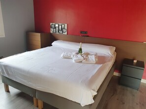 4 slaapkamers, een strijkplank/strijkijzer, wifi