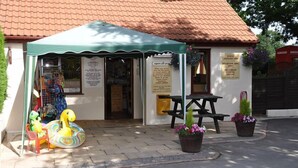 Reception - Quantock Orchard Caravan Park (Taunton)