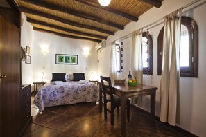 Estudio clásico | Caja fuerte, wifi gratis, ropa de cama