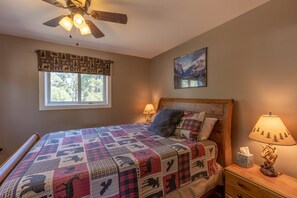 4 bedrooms, iron/ironing board, free WiFi, bed sheets