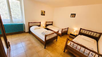 7 bedrooms, iron/ironing board, WiFi