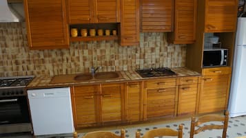 Refrigerador, microondas, horno y lavavajillas