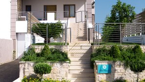 Property entrance - Villa Plousia (Rethymno)