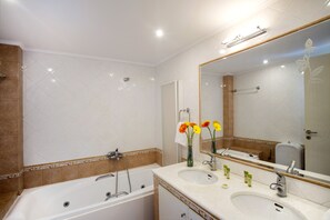 Villa, 4 Bedrooms | Bathroom
