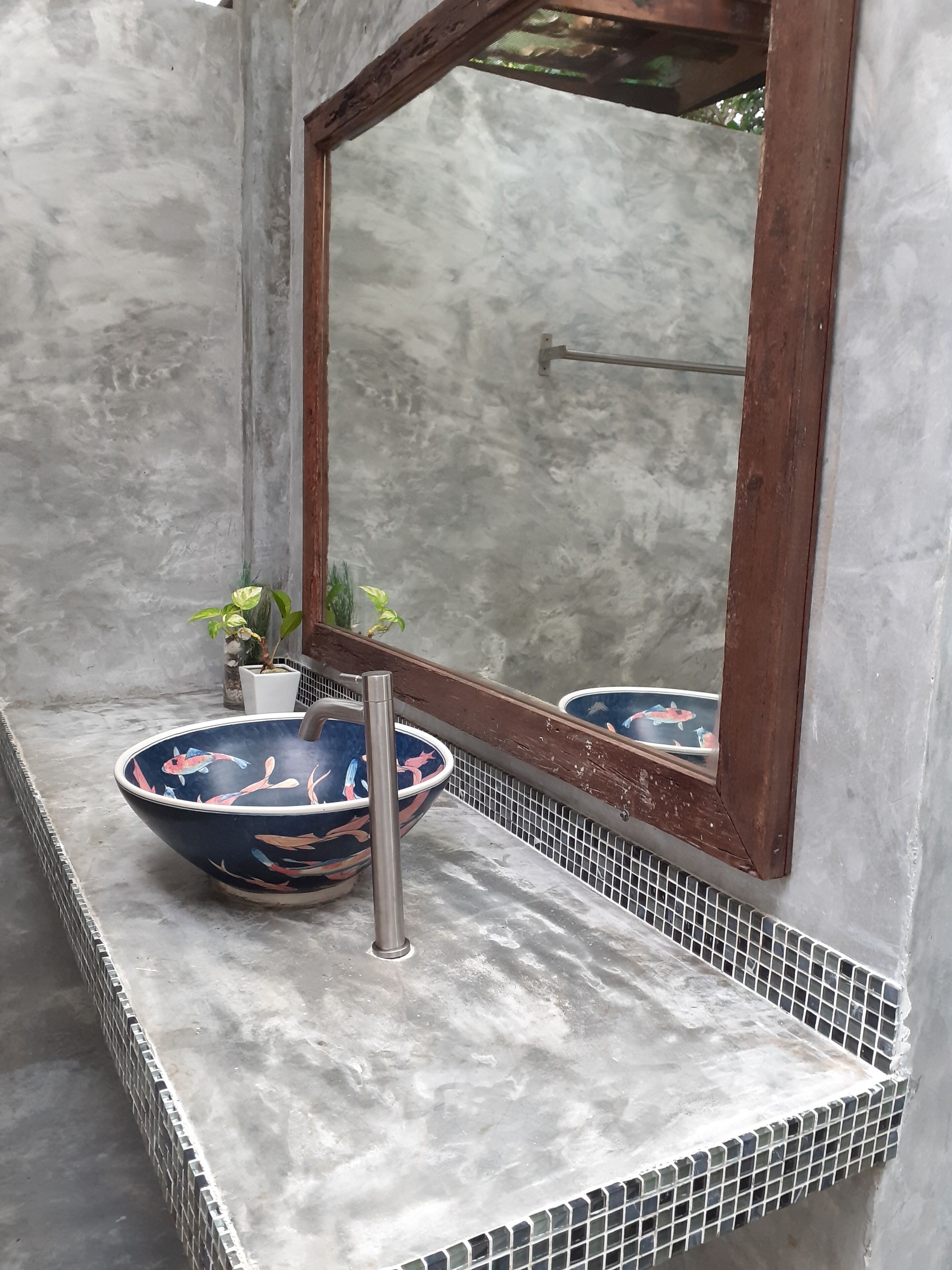 Premium Double Room | Bathroom | Shower, towels, soap, shampoo