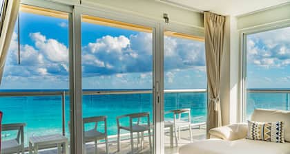 Paradise Beachfront & Nightlife Heart