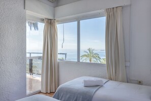 Apartamento panorâmico, 2 quartos, vista para o mar | Vista do quarto