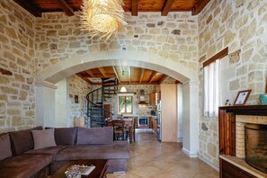 Smart-TV, Kamin, DVD-Player, Stereoanlage