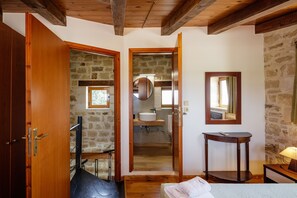 3 Schlafzimmer, Zimmersafe, Schreibtisch, Bügeleisen/Bügelbrett