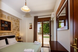 3 Schlafzimmer, Zimmersafe, Schreibtisch, Bügeleisen/Bügelbrett