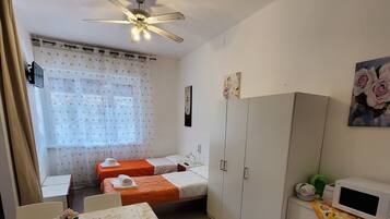 Classic Studio | Free WiFi, bed sheets