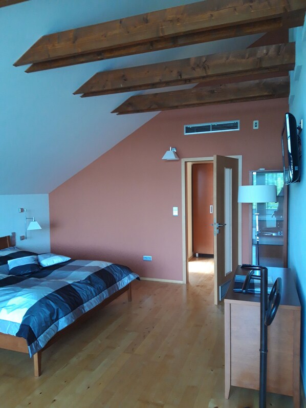 Room | 2 bedrooms, free WiFi, bed sheets