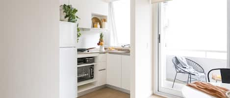 Refrigerador, microondas, horno, placa de cocina