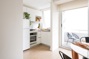 Fridge, microwave, oven, stovetop - Top Rentals Palermo Chico (Buenos Aires)