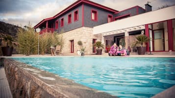Outdoor pool, pool umbrellas, sun loungers