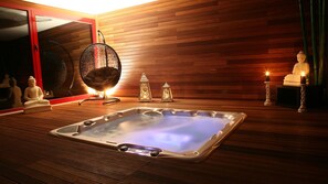 Sauna, tina de hidromasaje, baño de vapor y masajes 