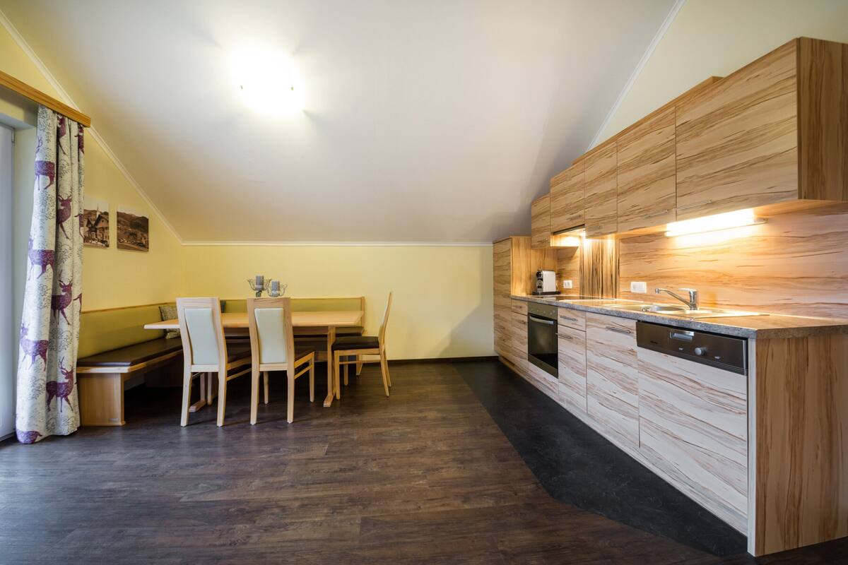 Comfort Apartment, 2 Bedrooms (excl. 165 EUR cleaning fee) | リビング エリア | 薄型テレビ、おもちゃ