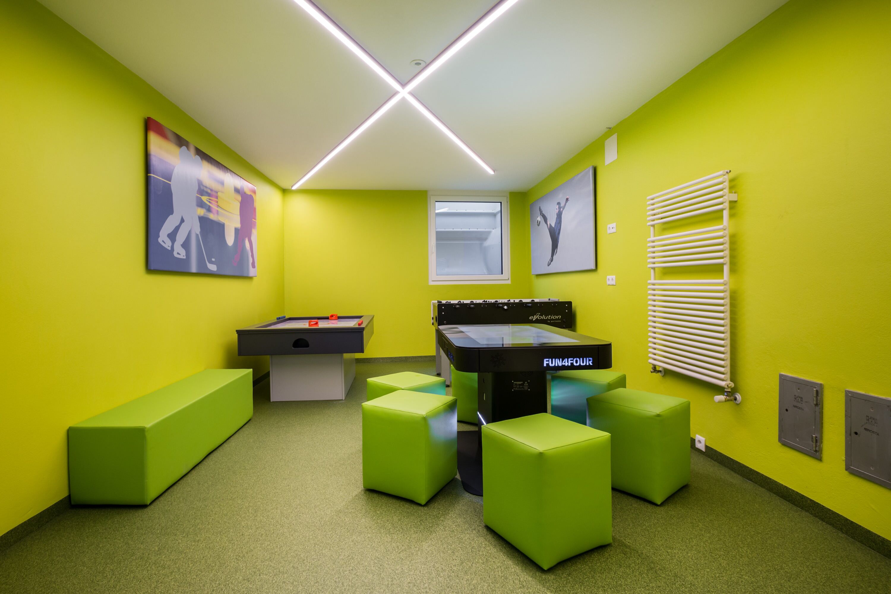 Tempat bermain anak – indoor