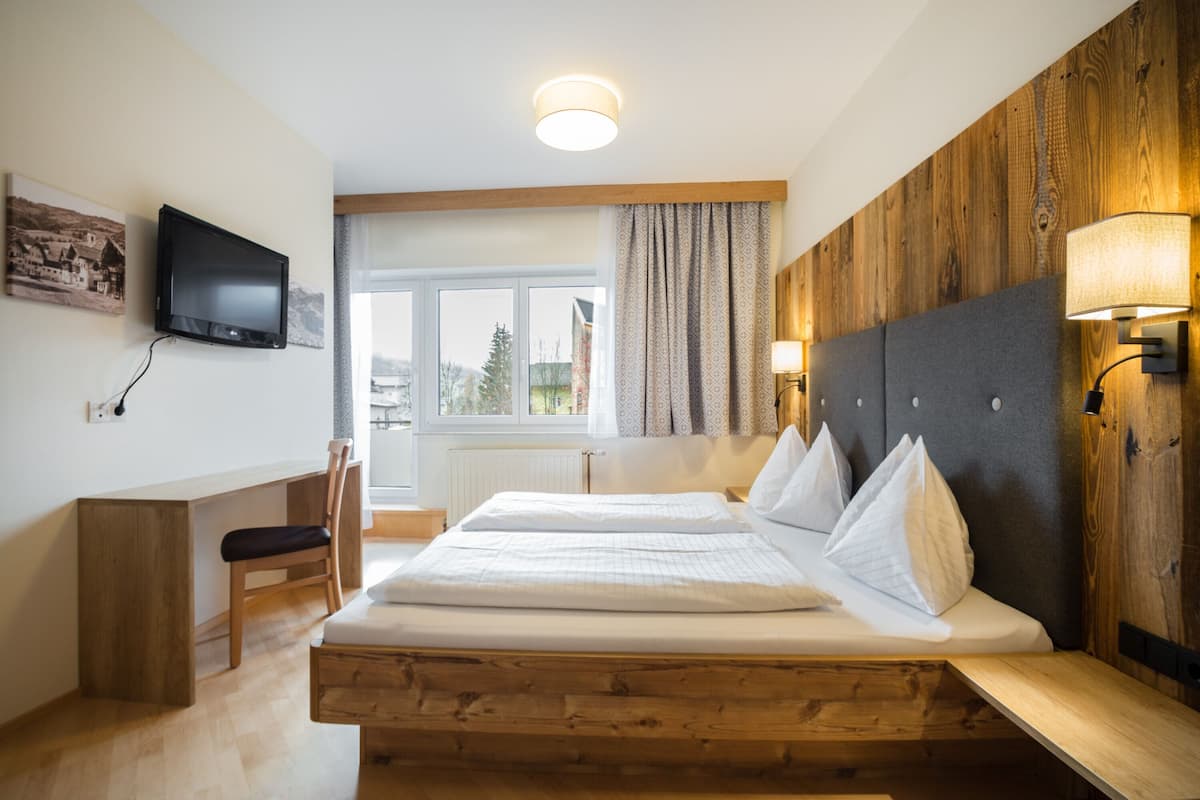 Superior Apartment, 4 Bedrooms (excl. 370 EUR cleaning fee) | 低刺激性寝具、デスク、遮光カーテン、防音設備