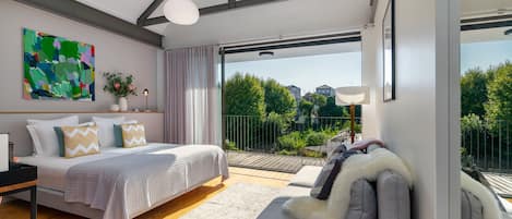 Premium Double or Twin Room | Egyptian cotton sheets, premium bedding, down comforters, in-room safe