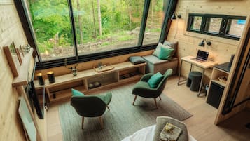 Ferienhütte | Wohnbereich | Fernseher, Bücher