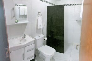 Shower, hair dryer, towels, toilet paper - RENT apartments in Porto de Galinhas, fully equipped and new! (Porto de Galinhas)