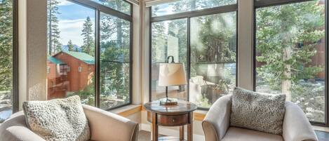 Fernseher, Kamin, DVD-Player, Tischfußball