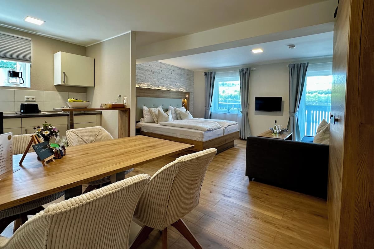 Family Apartment (Sonnentraum) | Blackout drapes, free WiFi, bed sheets