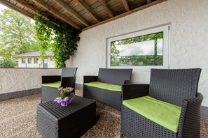 Comfort Apartment (EifelAdventures) | Courtyard view