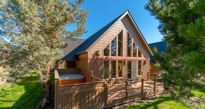 Forest Ridge Private Hot Tub & Deck, Family Eagle Crest Sunny Getaway!