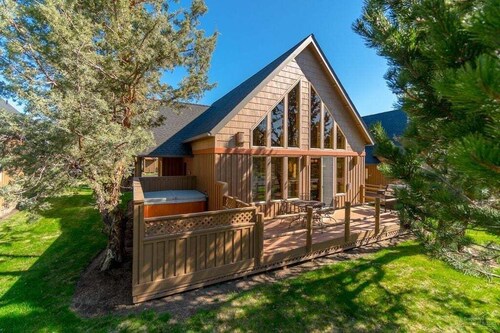 Forest Ridge - Private Hot Tub, Cute Cabin, Family Eagle Crest Sunny Getaway!