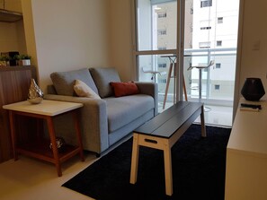 Appartement | Salle de séjour | Téléviseur à DEL de 55 po avec télévision par câble, téléviseur, Netflix