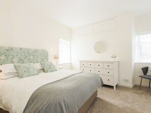 4 bedrooms, free WiFi, bed sheets