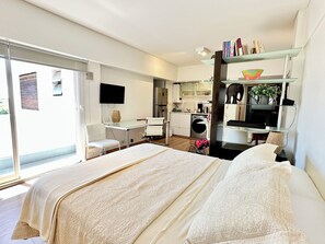 1 dormitorio, tabla de planchar con plancha, wifi gratis y ropa de cama
