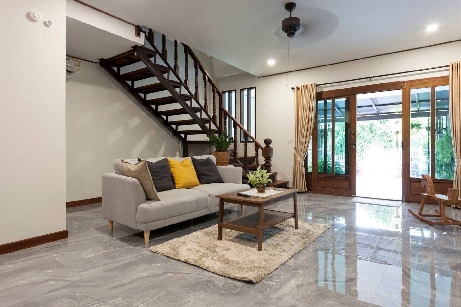 Télévision, livres, vidéothèque