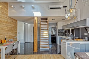 Apartment, Mezzanine | Private kitchen