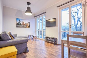 Huoneisto, parveke | Äänieristys, silitysrauta/-lauta, ilmainen Wi-Fi, vuodevaatteet