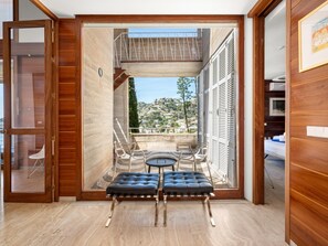 6 bedrooms, iron/ironing board, Internet, bed sheets